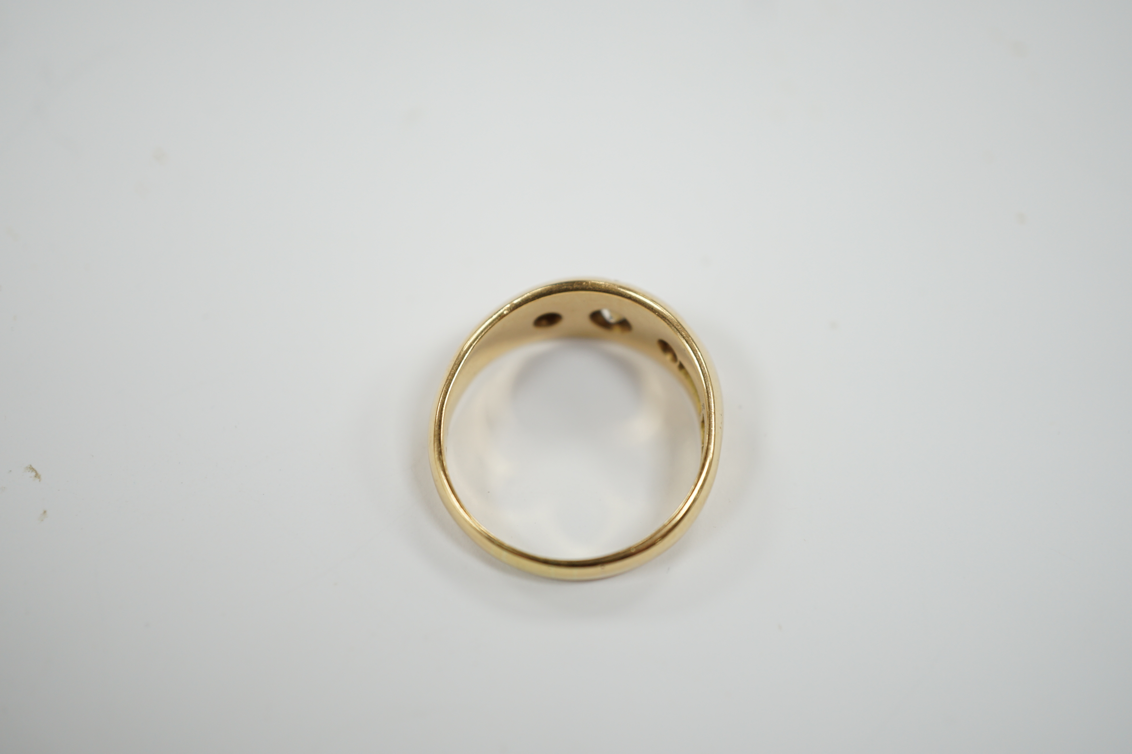 An Edwardian 18ct gold and gypsy set three stone diamond ring, size Q, gross weight 6.3 grams.